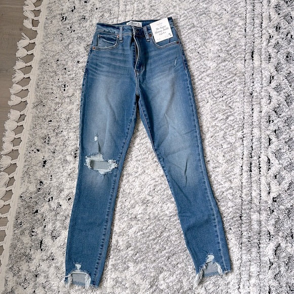 Abercrombie & Fitch- The Super Skinny Ankle High Rise Curve Love - Picture 1 of 3